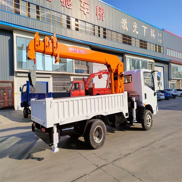 哈密市三轮随车吊定制 农用改装机自备吊中瑞长期出售